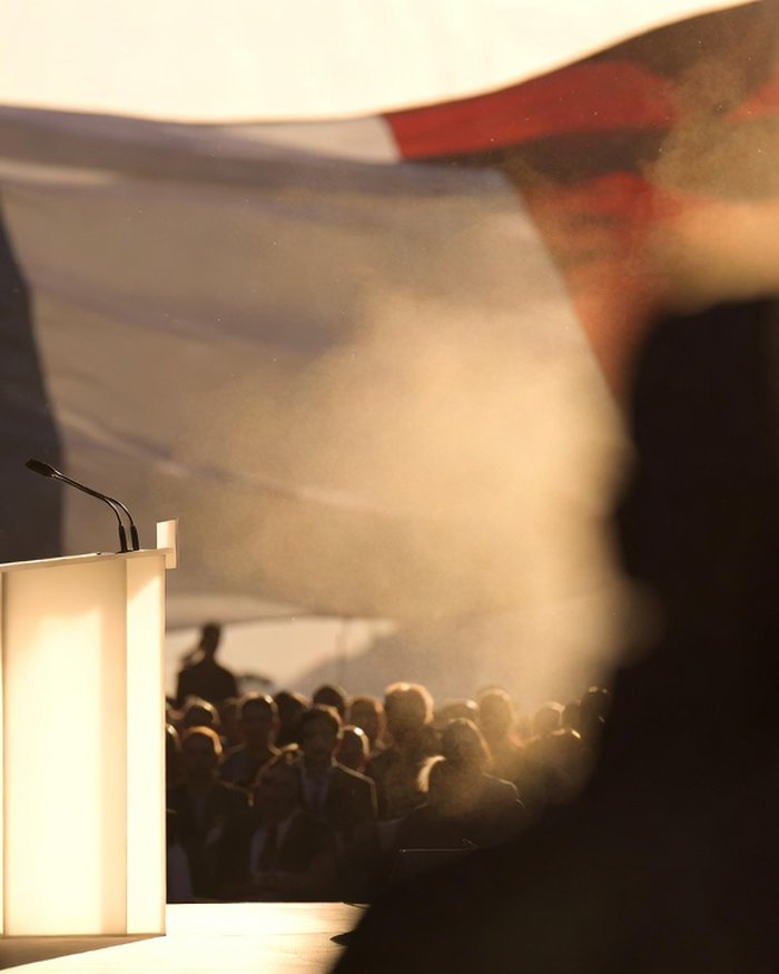 Meeting de campagne, ambiance drapeau français